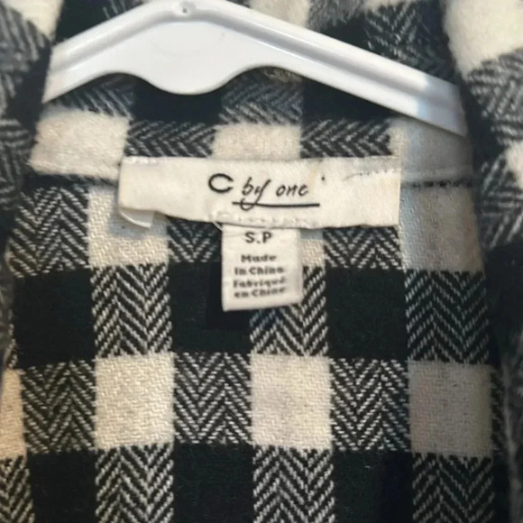 C by one plaid Shacket cropped size Small - Picture 3 of 3